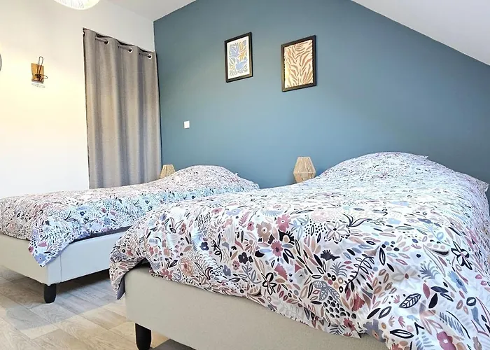 Les 4 Moustaches Бурбур