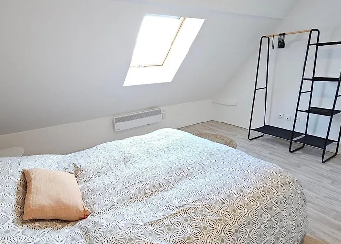 Les 4 Moustaches Бурбур